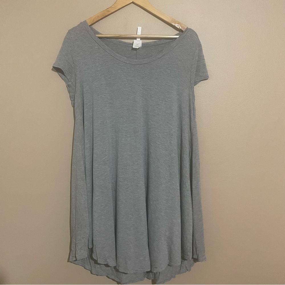 3/15$ Issac Liev Short Sleeve T-Shirts in Black, White, and Tan